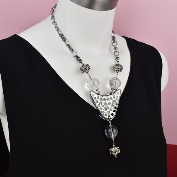 Bold statement bib necklace, large accent avant garde necklace - Picture 5 of 11